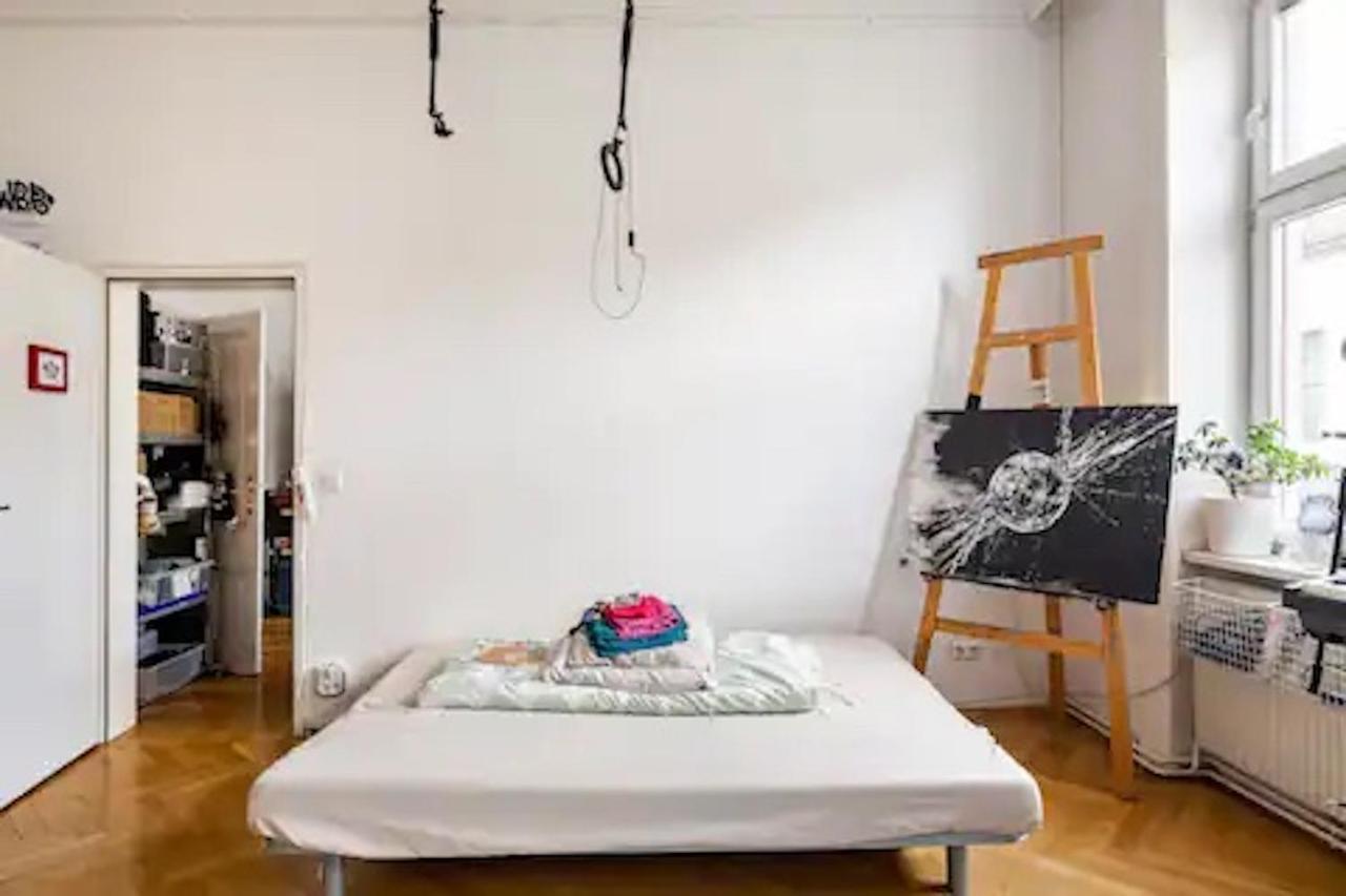 Fro-Media - Streetside Room 2 - Community Space Bécs Kültér fotó